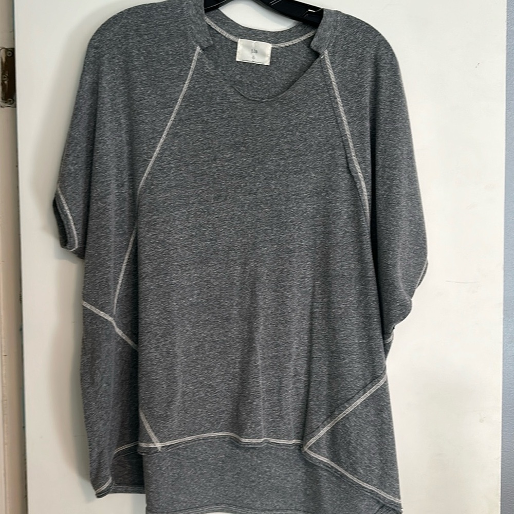 T.la Anthropologie gray short sleeve size L